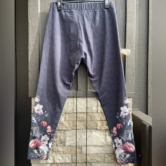 Soft Surroundings Gray Floral Leggings - Picture 4 of 5